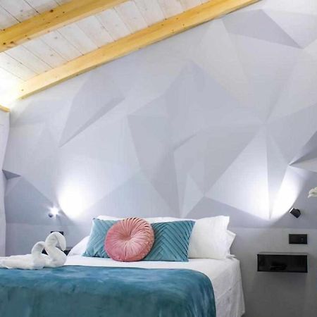 Suite Alma Caceres Luaran gambar