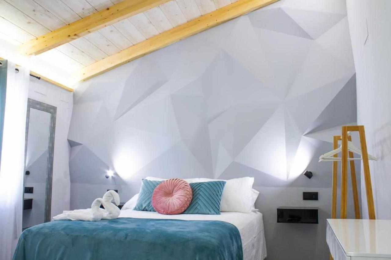 Suite Alma Caceres Luaran gambar