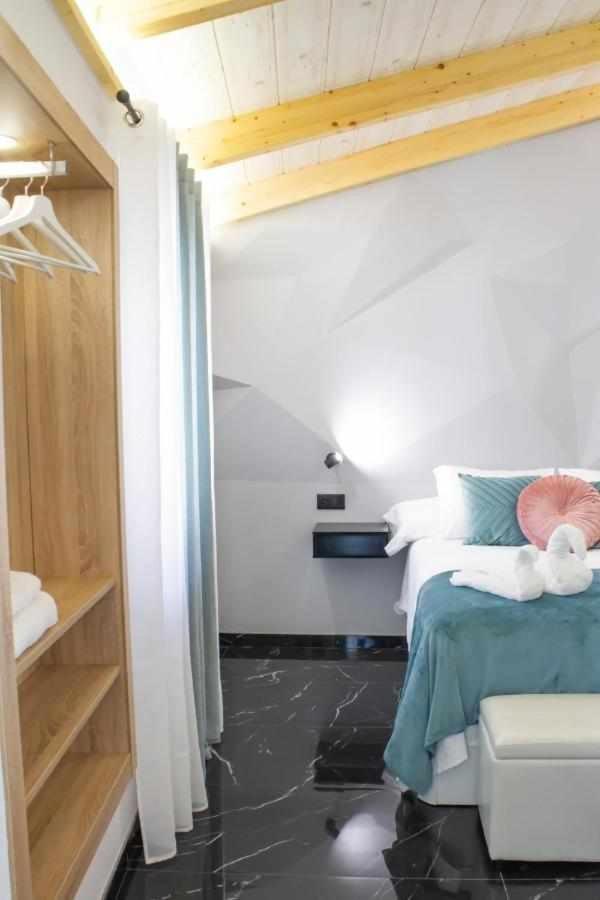 Suite Alma Caceres Luaran gambar
