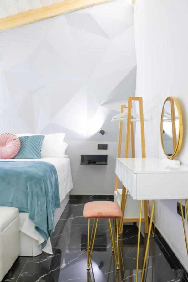 Suite Alma Caceres Luaran gambar