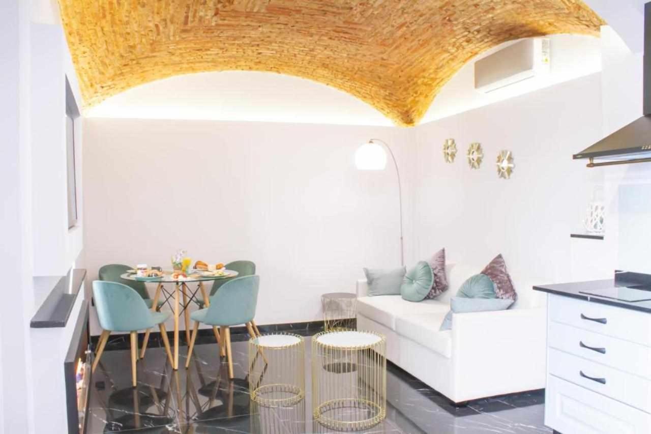 Suite Alma Caceres Luaran gambar