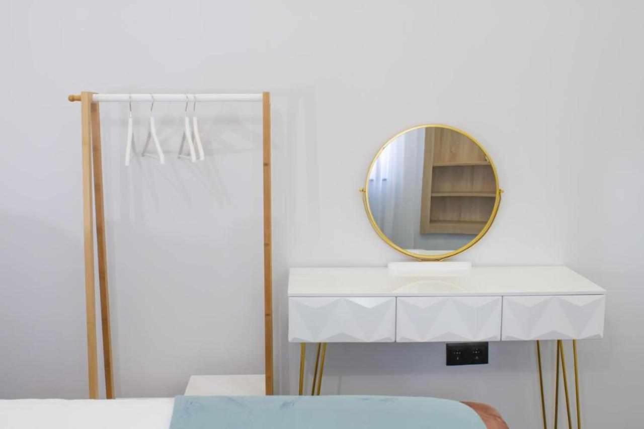 Suite Alma Caceres Luaran gambar