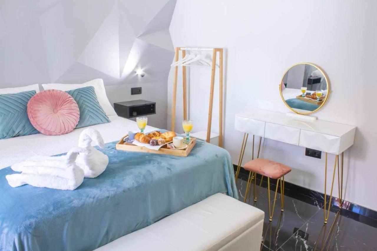 Suite Alma Caceres Luaran gambar