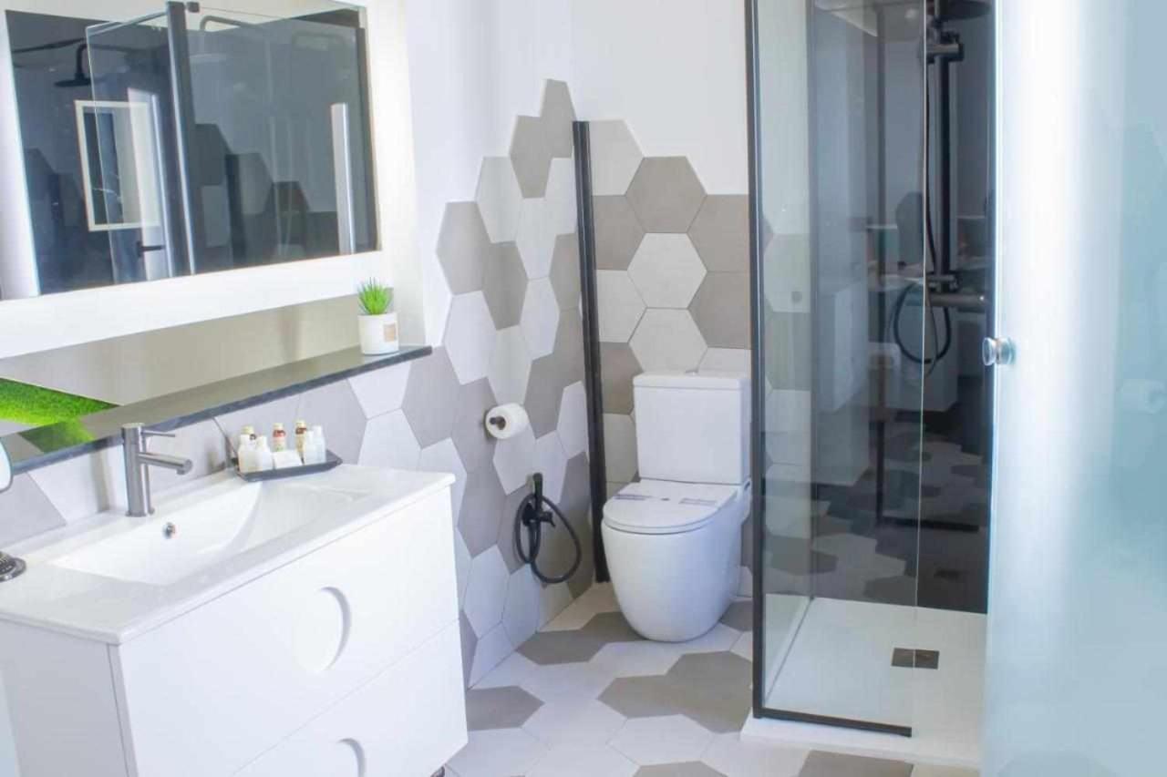 Suite Alma Caceres Luaran gambar