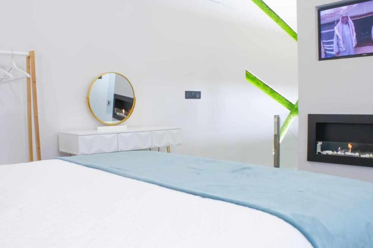 Suite Alma Caceres Luaran gambar