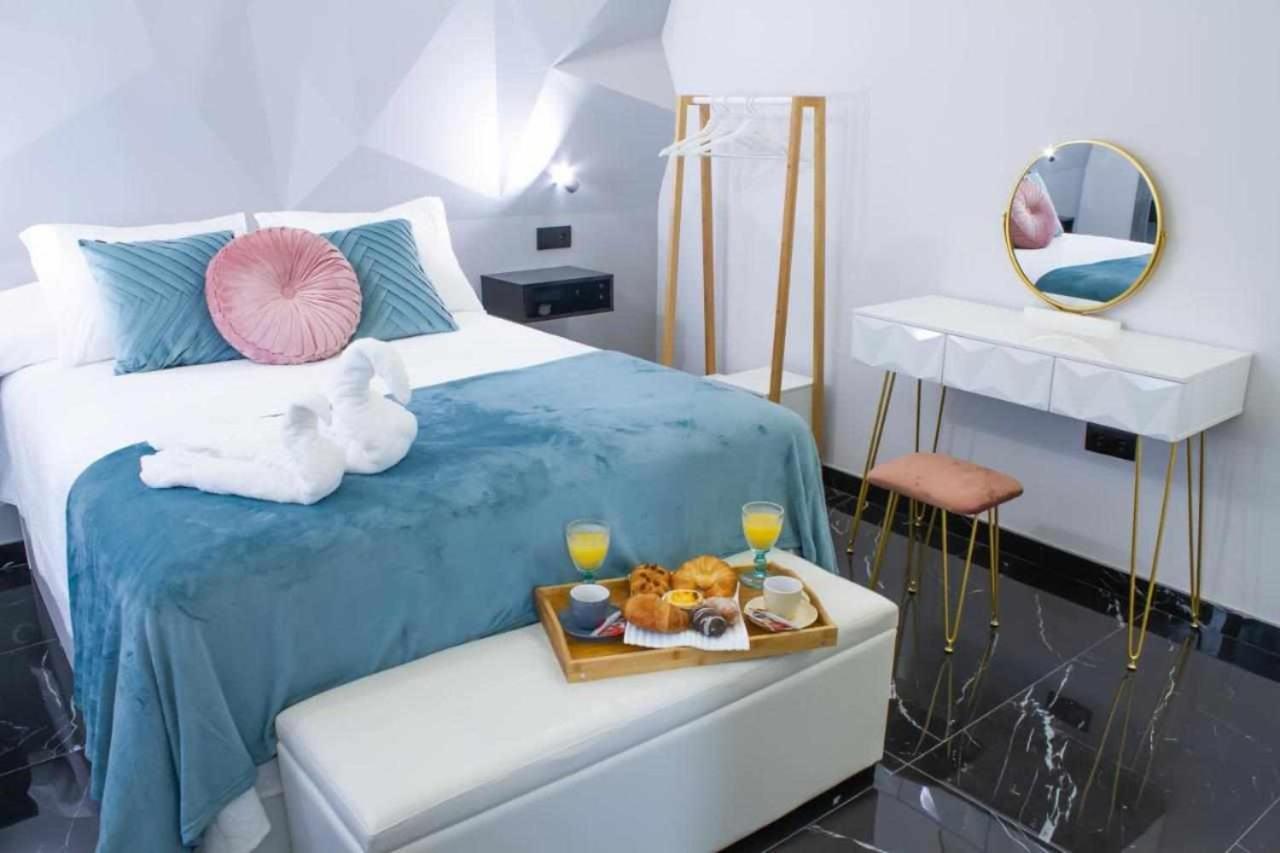 Suite Alma Caceres Luaran gambar